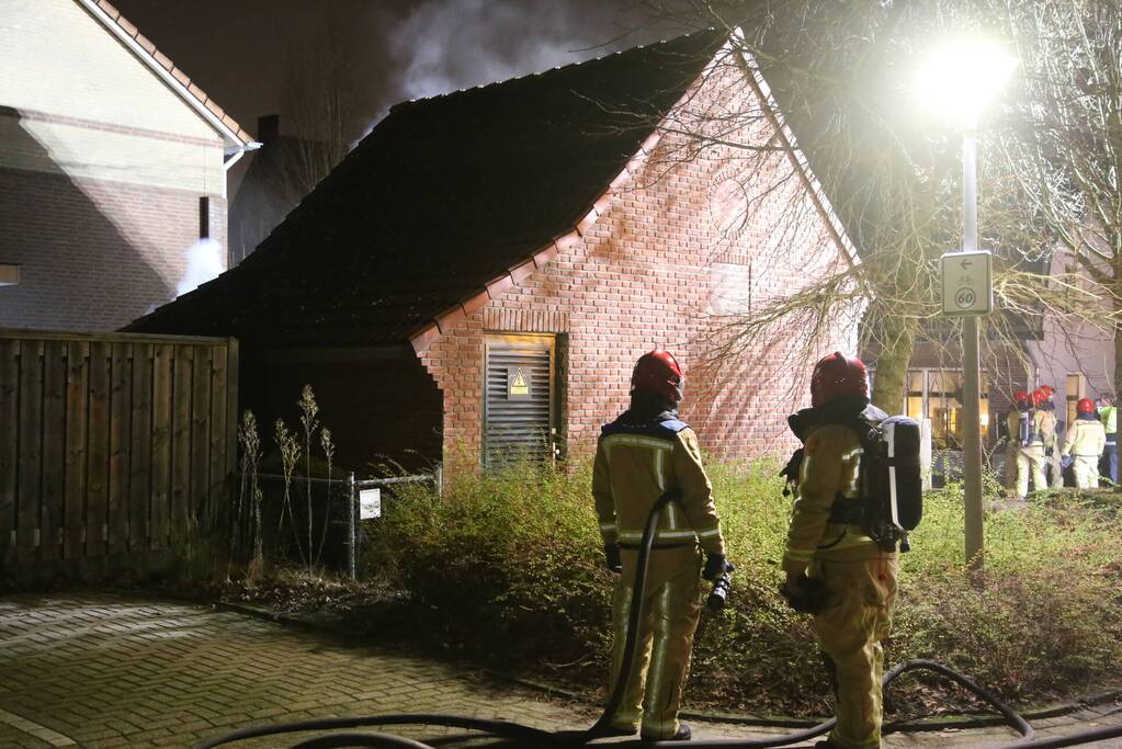 Brand in elektrahuis, huishoudens geen stroom
