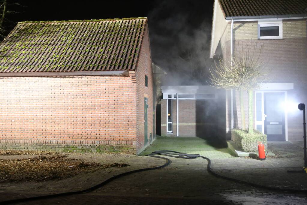 Brand in elektrahuis, huishoudens geen stroom