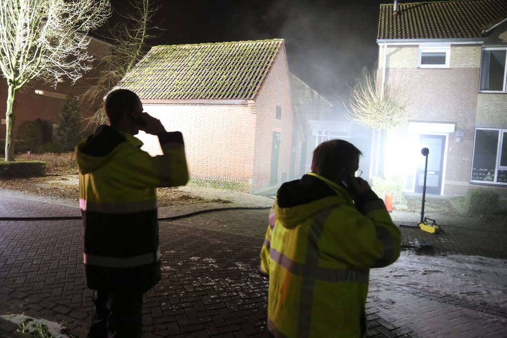 Brand in elektrahuis, huishoudens geen stroom