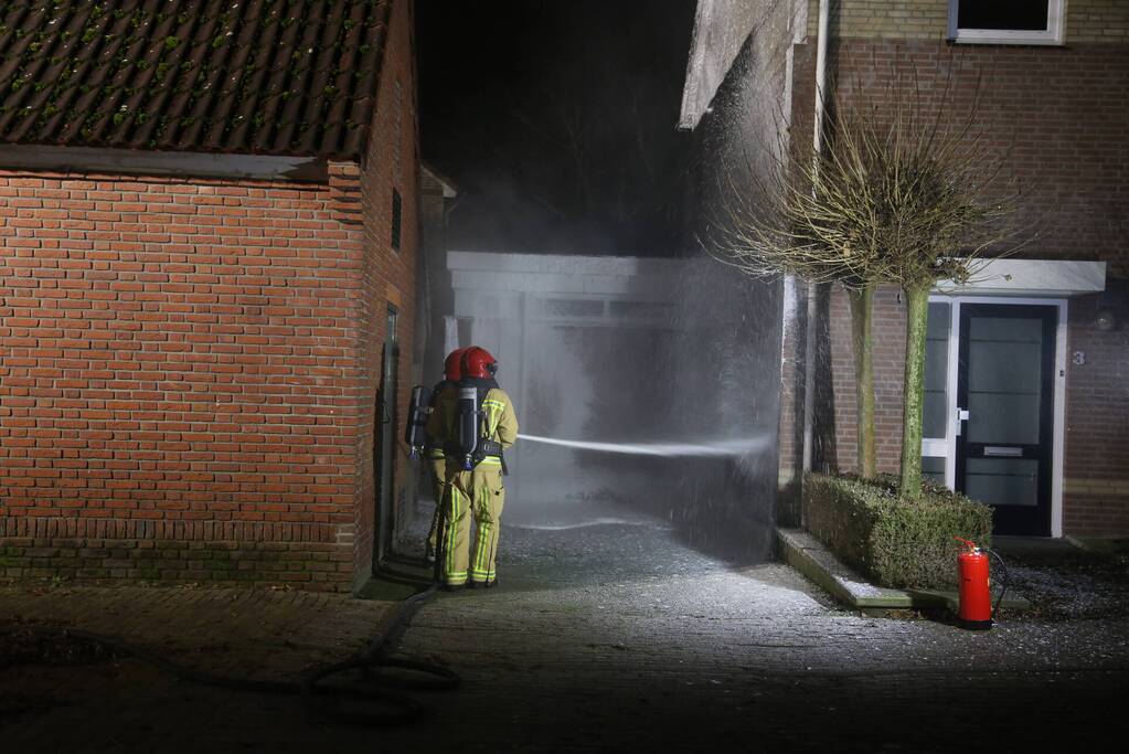Brand in elektrahuis, huishoudens geen stroom