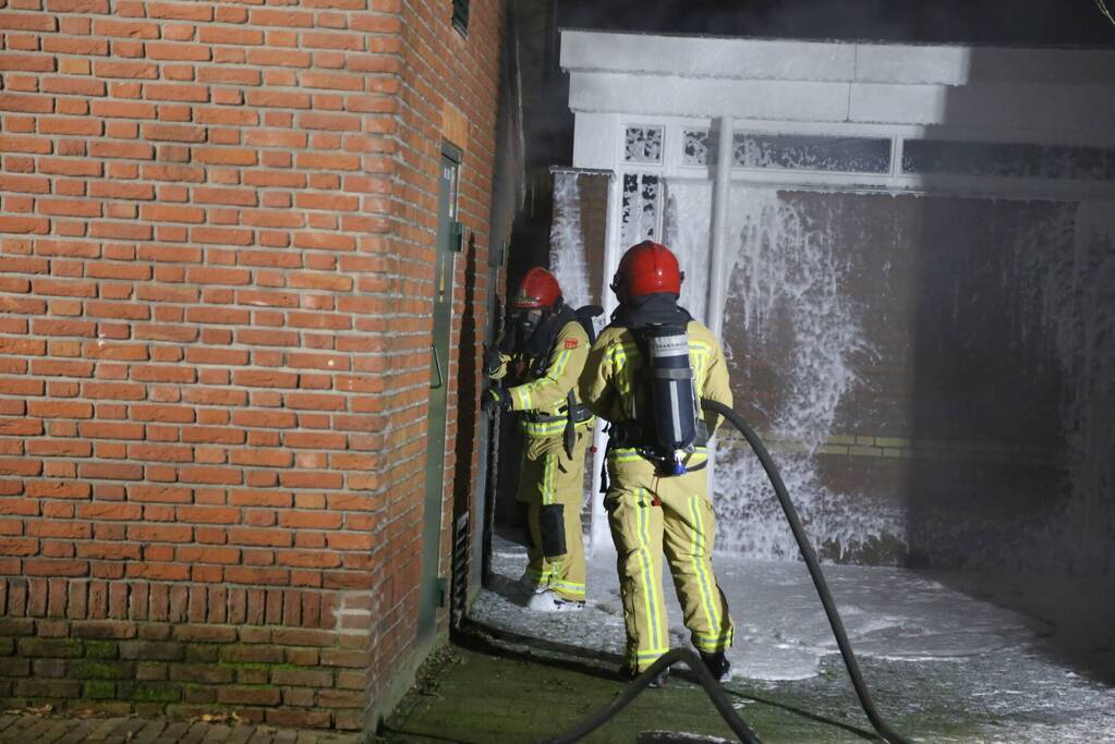 Brand in elektrahuis, huishoudens geen stroom