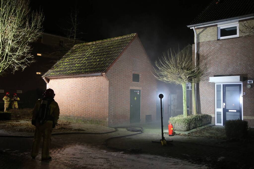 Brand in elektrahuis, huishoudens geen stroom
