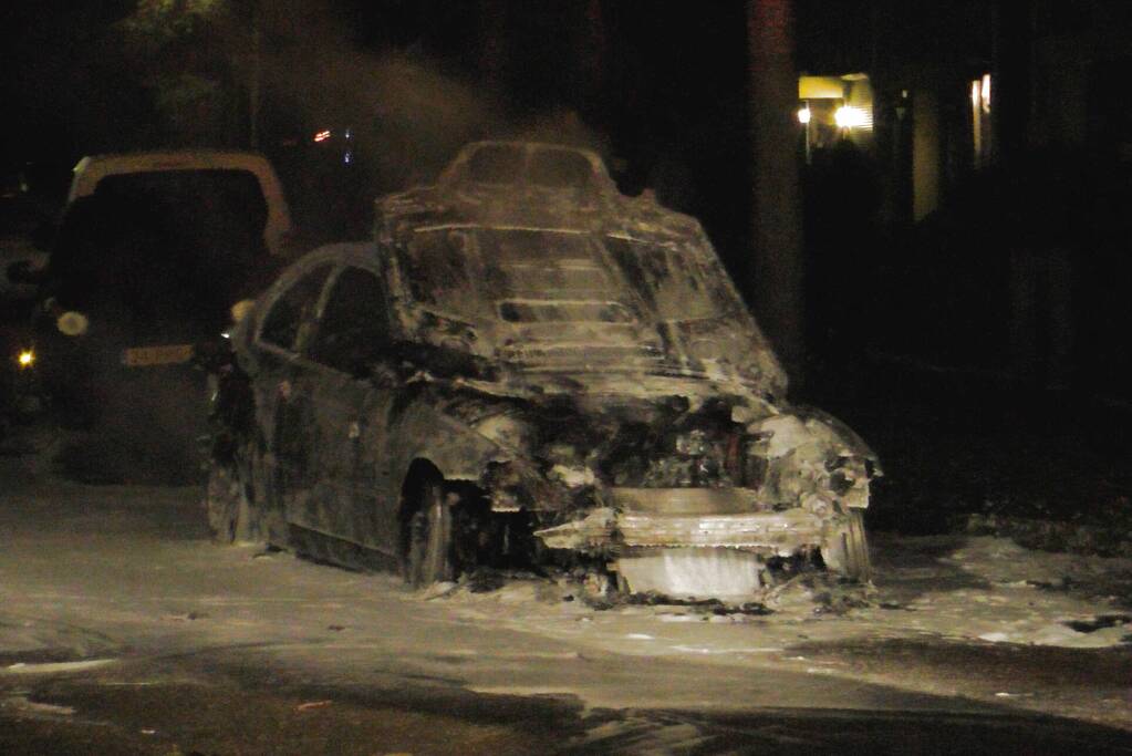 Auto volledig uitgebrand