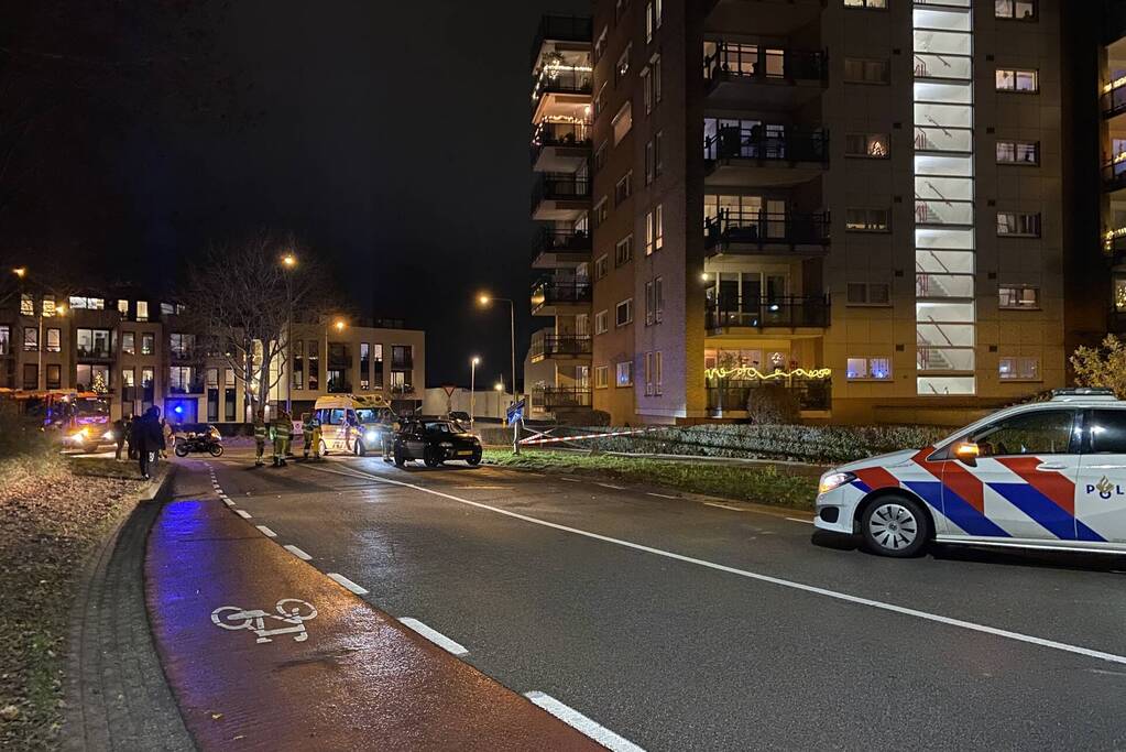 Lantaarnpaal breekt af door aanrijding