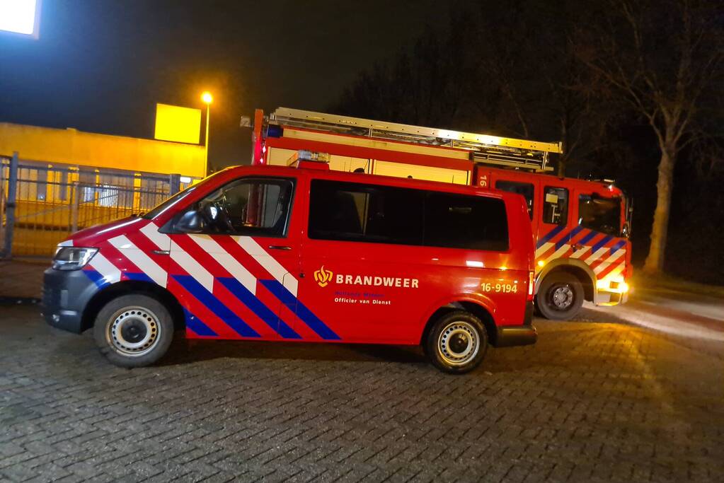 Brand in oven slaat door in schoorsteen