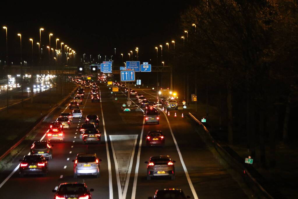 Lange file door ongeval op snelweg