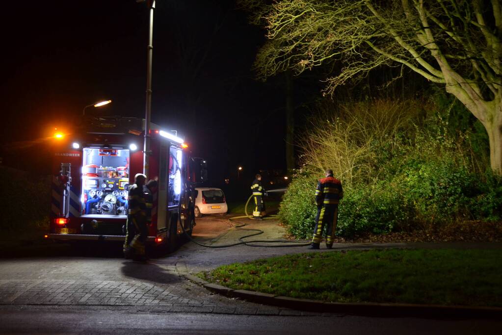Hut verwoest door brand
