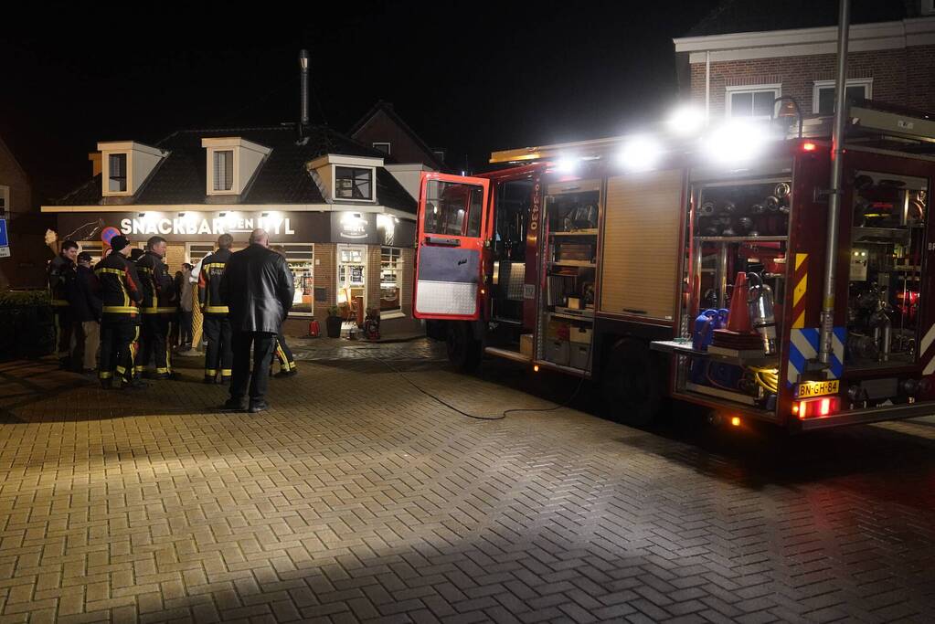 Brand in frituur van snackbar