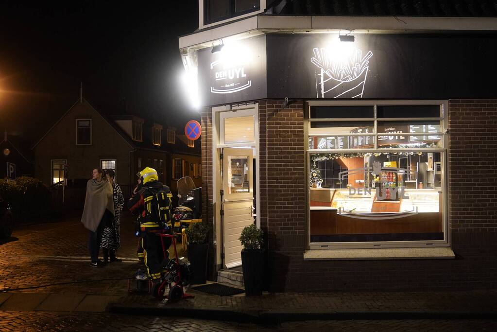 Brand in frituur van snackbar