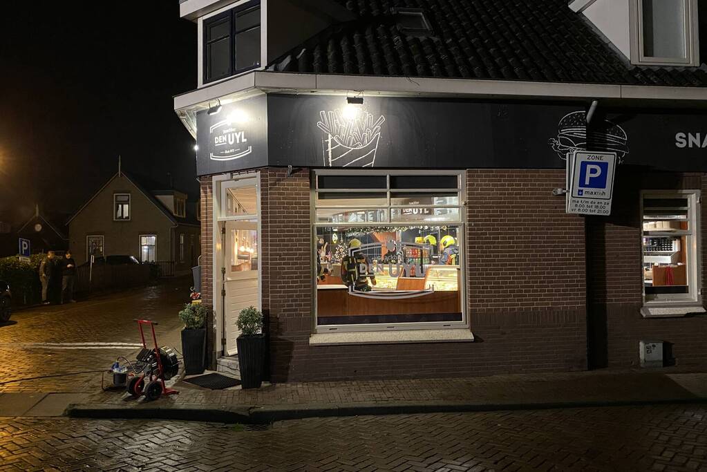 Brand in frituur van snackbar