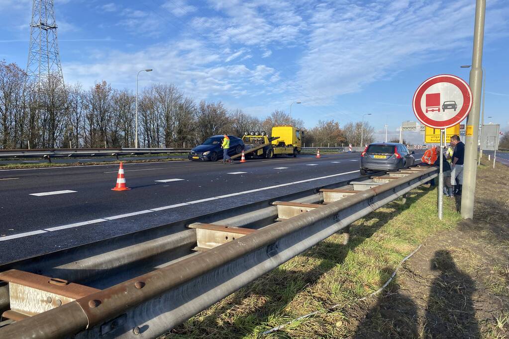 Ongeval tussen twee auto's op snelweg