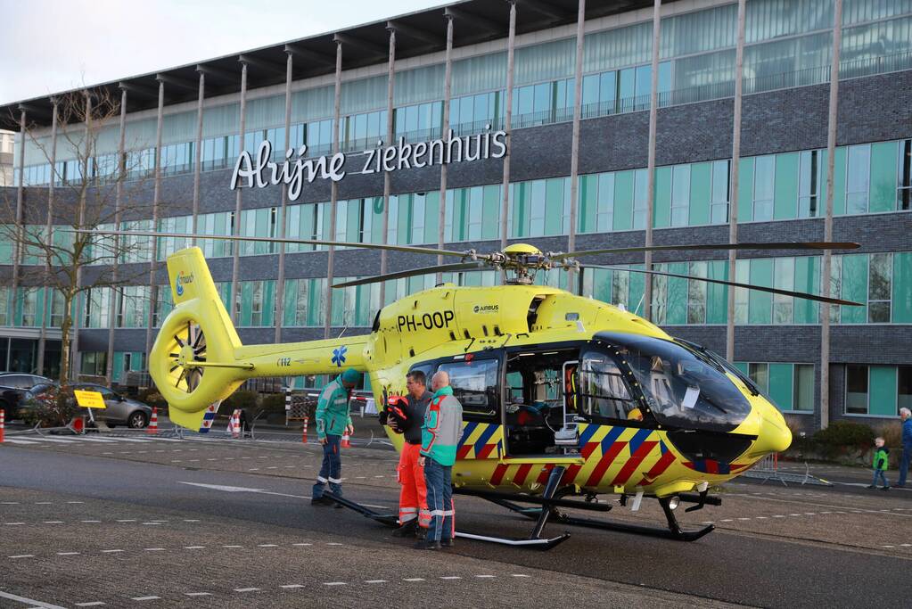 Lifeliner 5 landt voor Alrijne Ziekenhuis