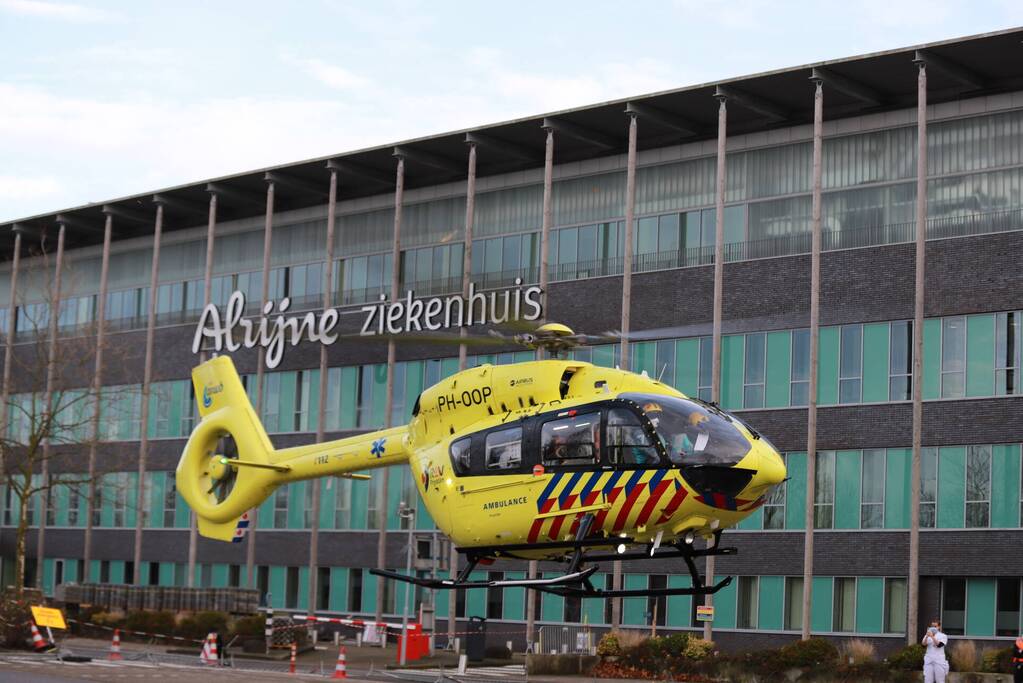 Lifeliner 5 landt voor Alrijne Ziekenhuis