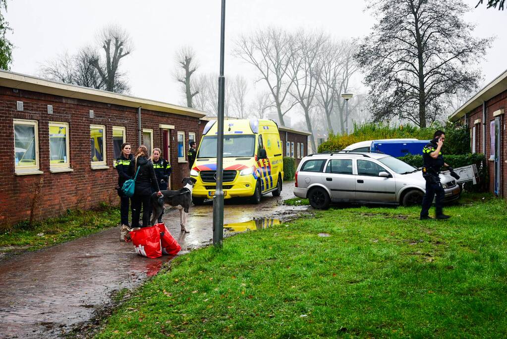 Persoon neergestoken in woning
