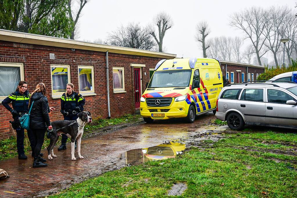 Persoon neergestoken in woning