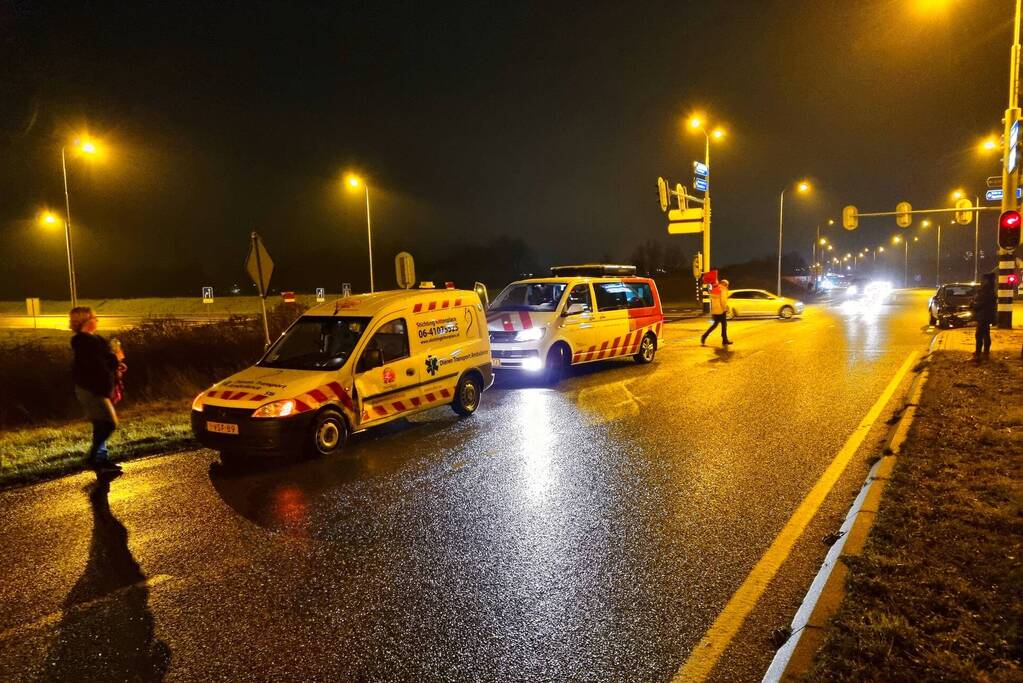 Forse schade na botsing met dierenambulance en personenauto