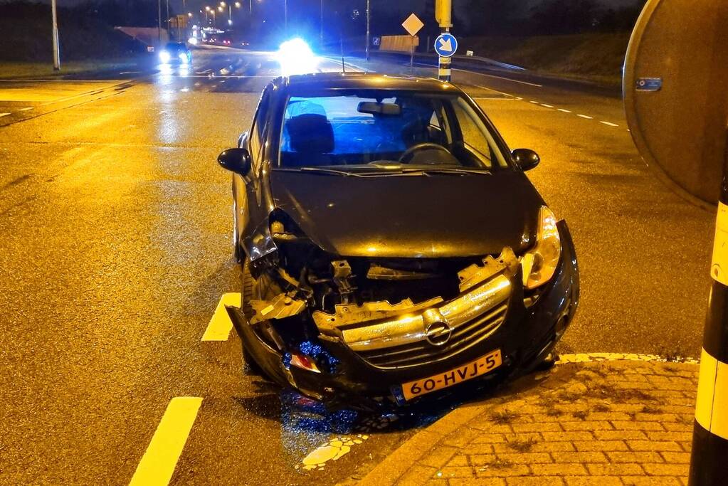 Forse schade na botsing met dierenambulance en personenauto