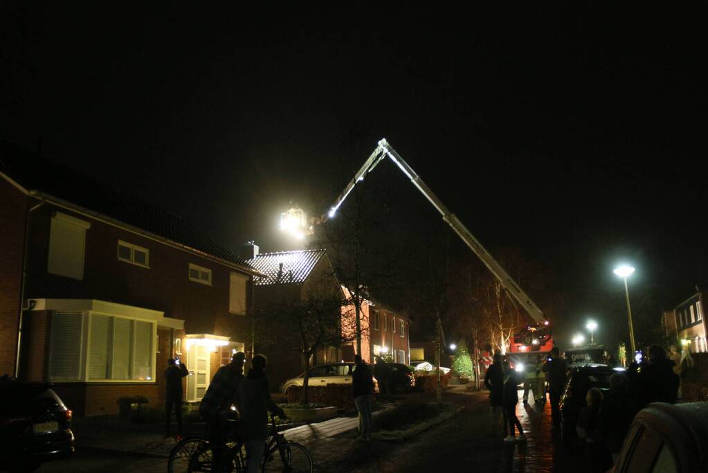 Brand in schoorsteen van woning