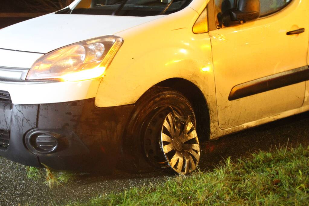 Persoon gewond bij aanrijding tussen twee voertuigen