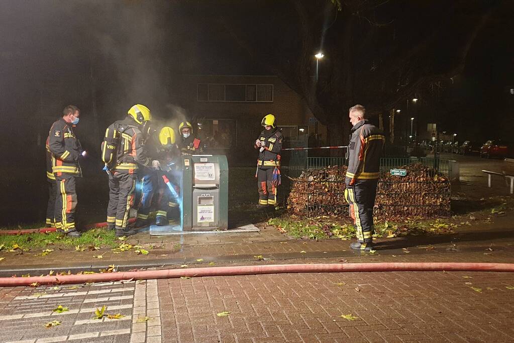 Veel rook door brand in container