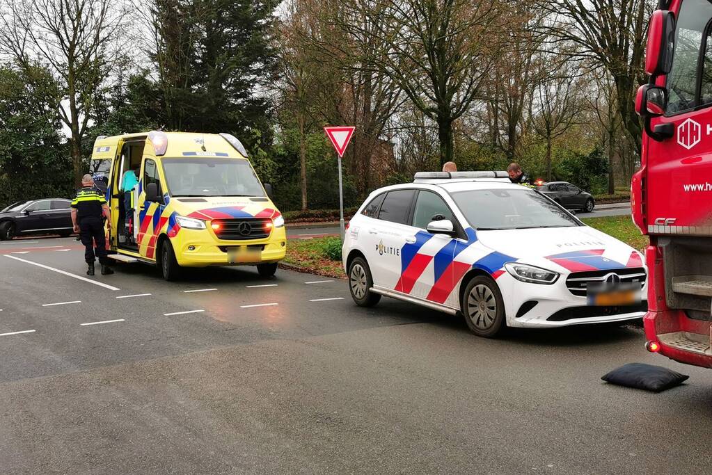 Fietser gewond bij aanrijding met vrachtwagen