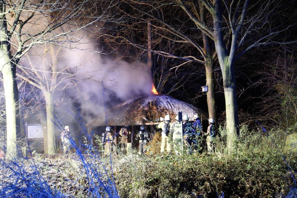 Grote brandweerinzet door brand in schuur