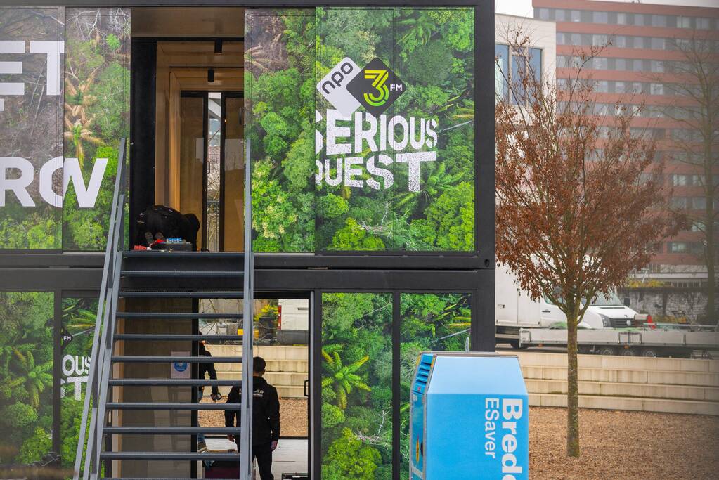 Opbouw Glazen Huis van 3FM Serious Request in volle gang