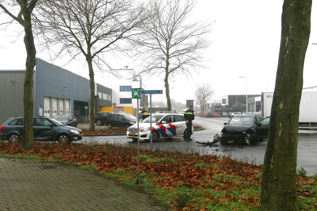 Veel schade bij ongeval op kruising