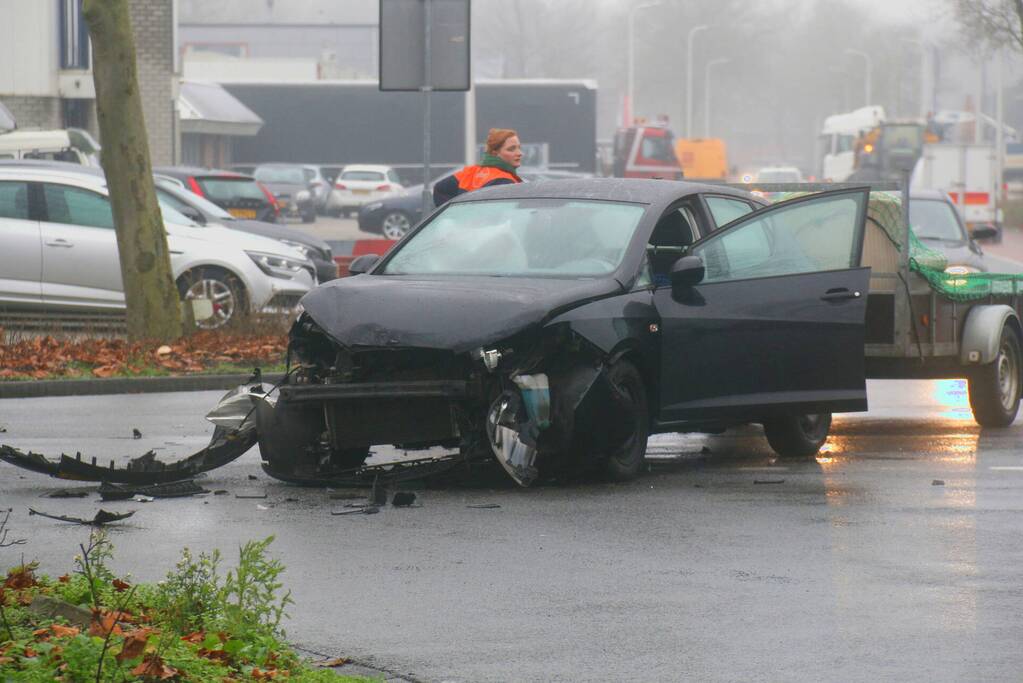 Veel schade bij ongeval op kruising