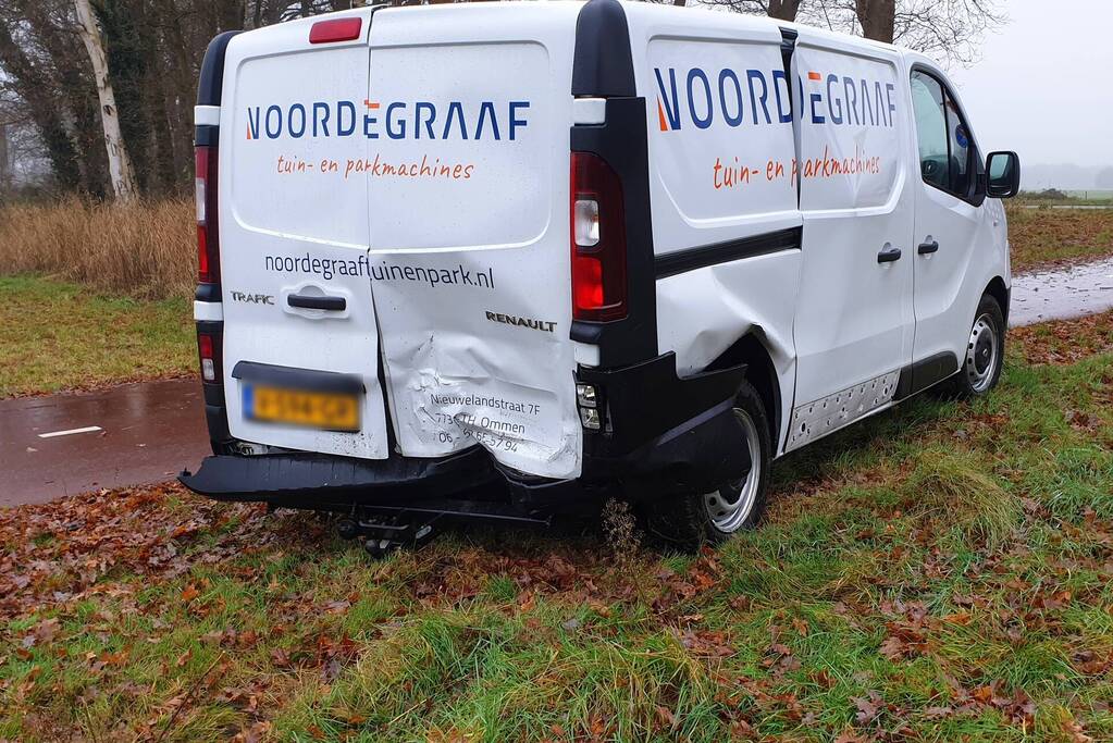 Auto botst op bestelbus, een gewonde