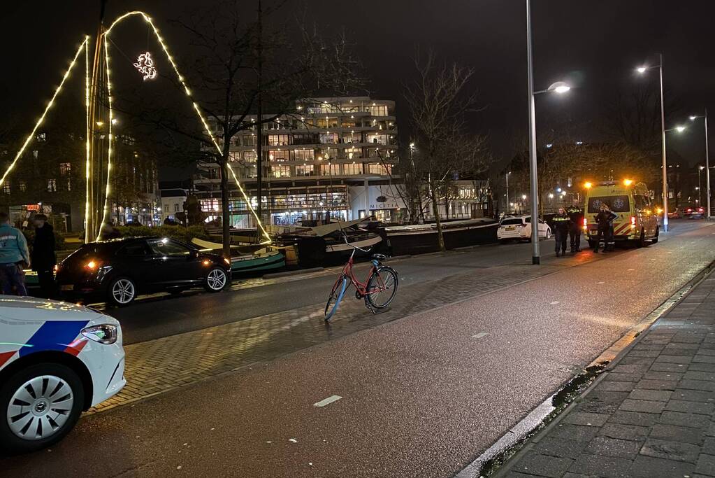 Fietsster en personenauto met elkaar in botsing