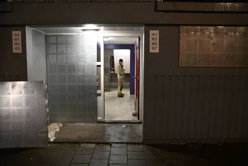 Koperdieven veroorzaken wateroverlast in leegstaand portiek