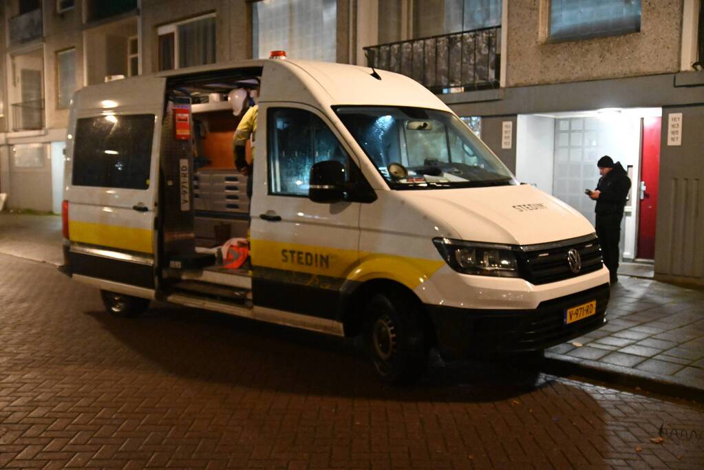 Koperdieven veroorzaken wateroverlast in leegstaand portiek