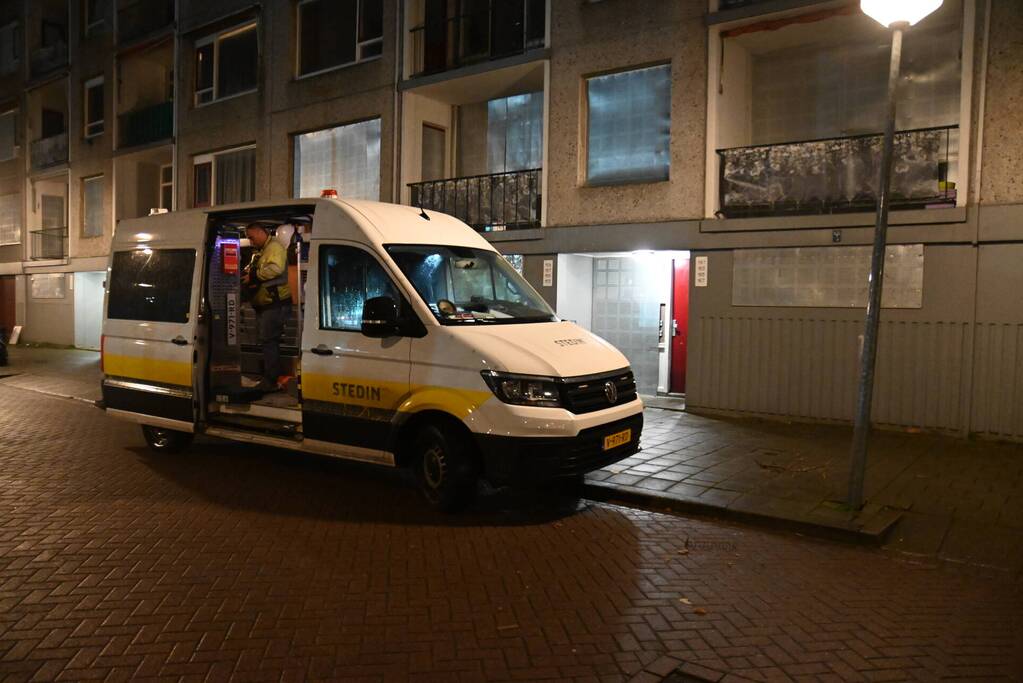 Koperdieven veroorzaken wateroverlast in leegstaand portiek