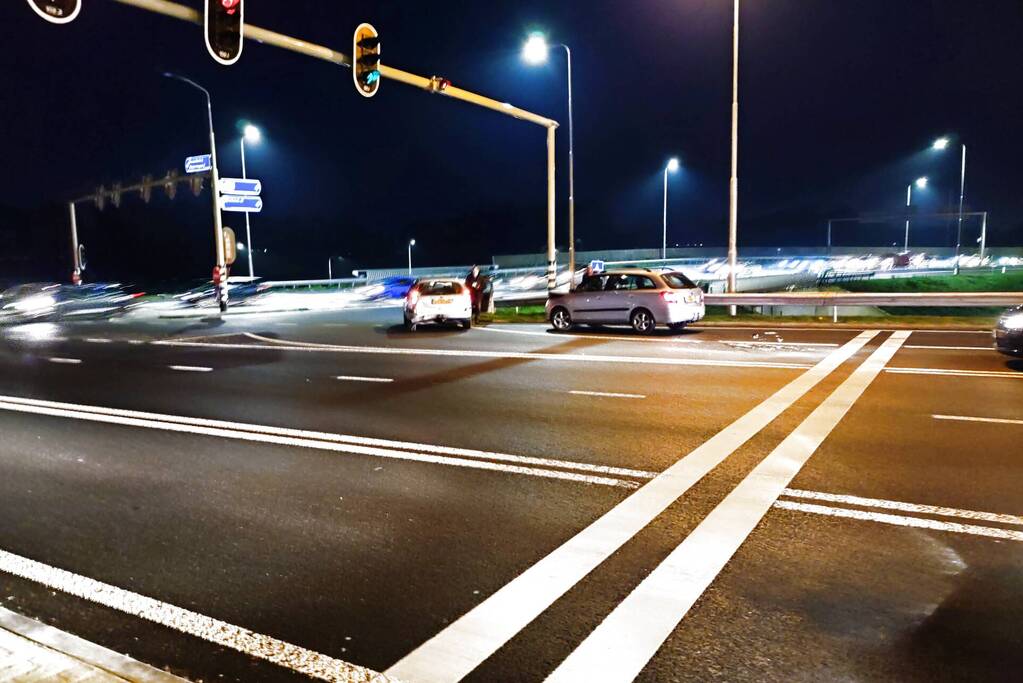 Kop-staart botsing tussen twee auto's