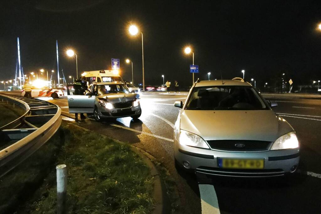 Kop-staart botsing tussen twee auto's