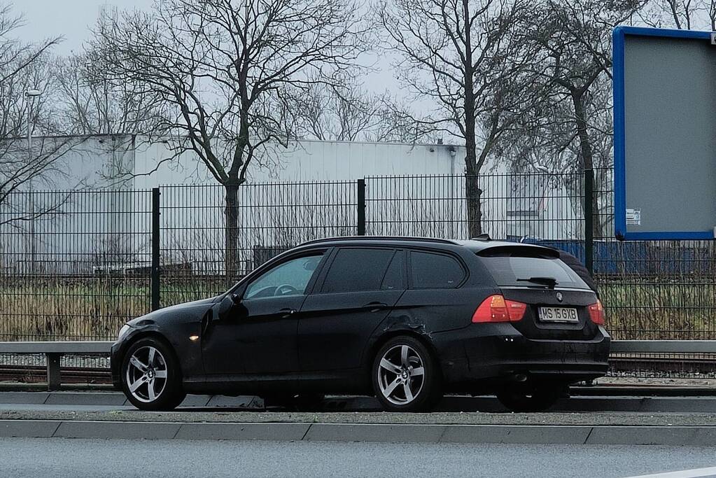 Drie voertuigen lopen flinke schade op