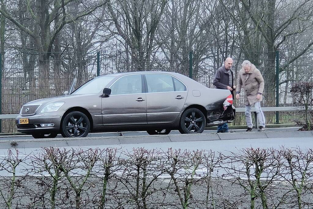 Drie voertuigen lopen flinke schade op