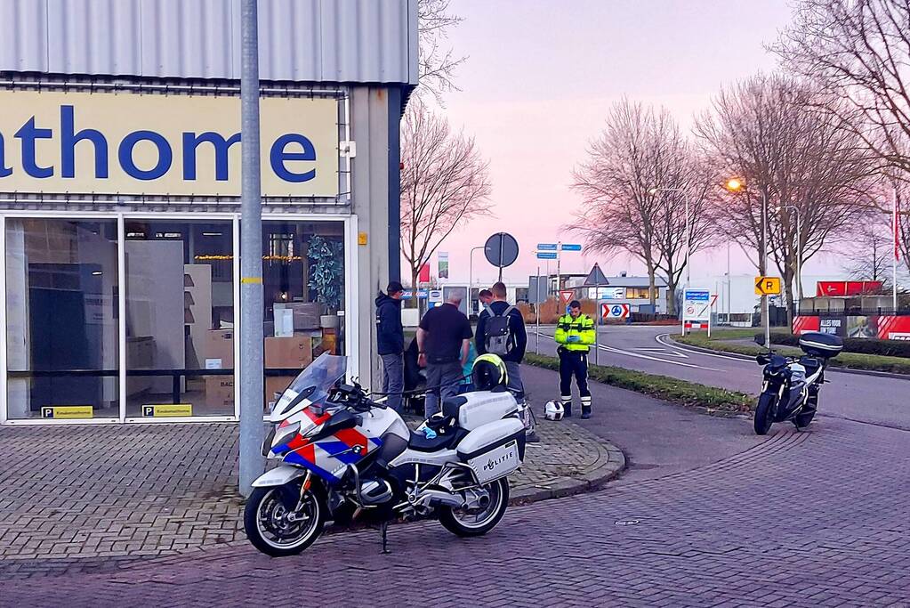 Motorrijder gaat onderuit en raakt gewond