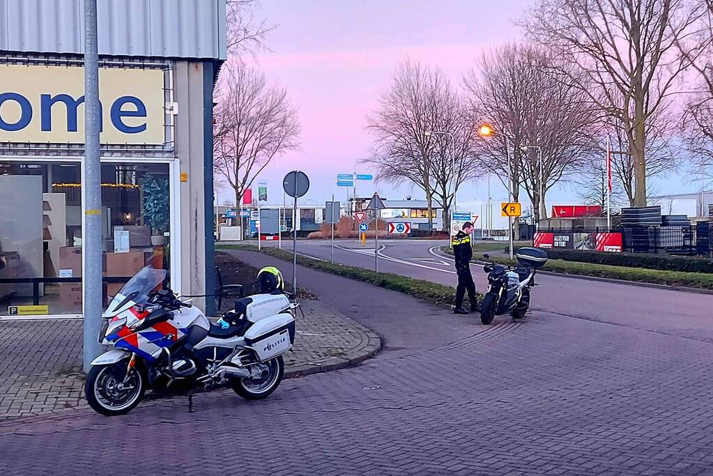 Motorrijder gaat onderuit en raakt gewond