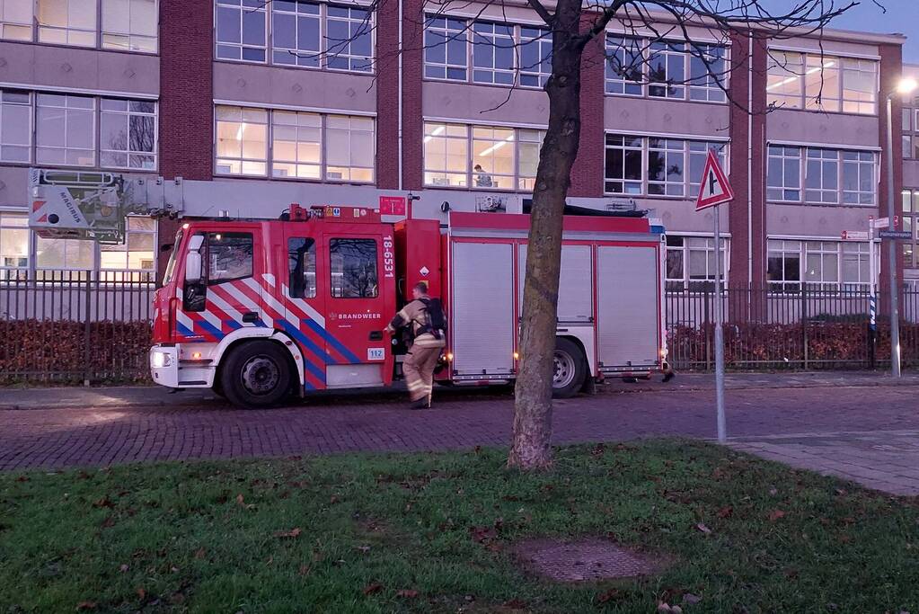 Brandweer onderzoekt mogelijke autobrand
