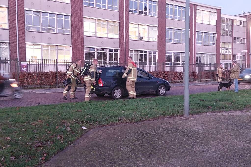 Brandweer onderzoekt mogelijke autobrand
