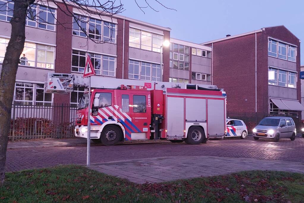 Brandweer onderzoekt mogelijke autobrand