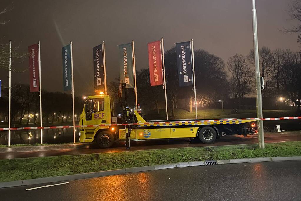 Voertuig raakt te water na mogelijke achtervolging