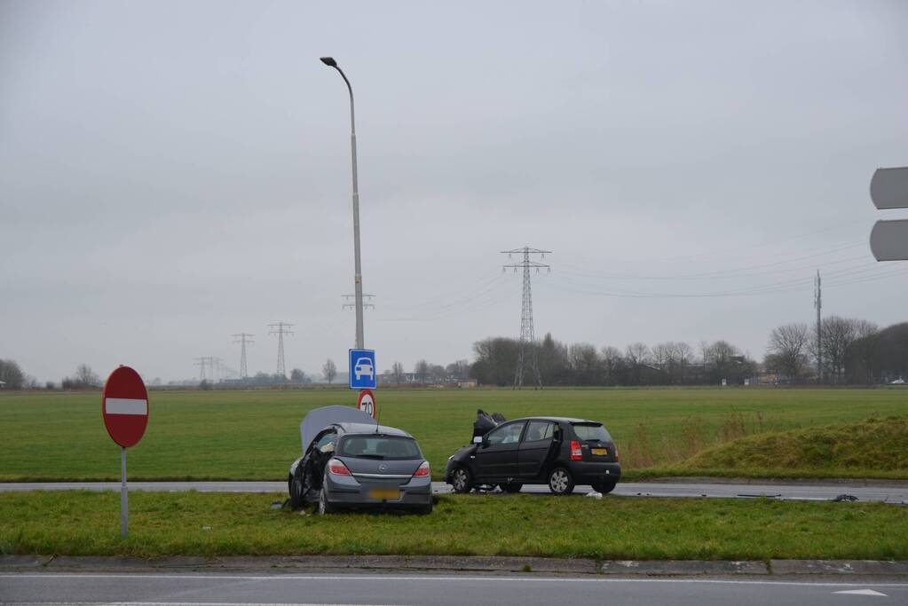 Behoorlijke schade bij ongeval tussen auto's