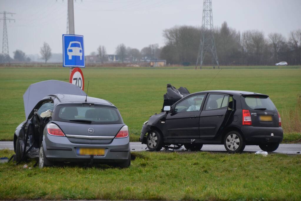 Behoorlijke schade bij ongeval tussen auto's
