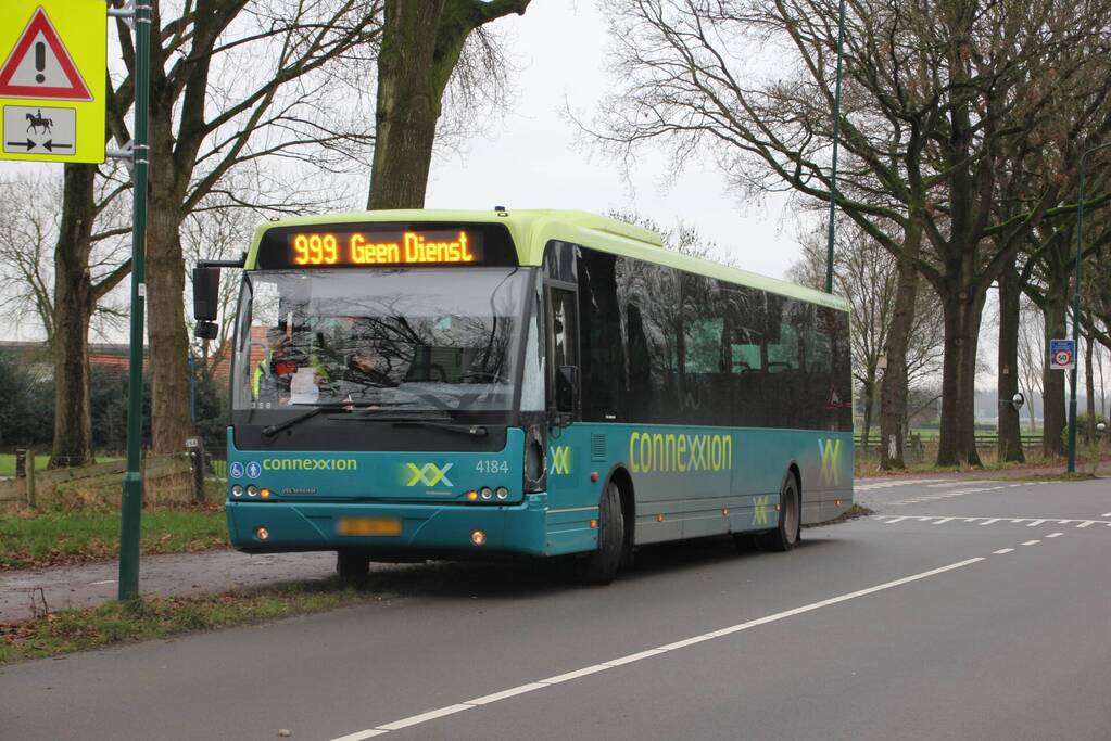 Stadsbus botst op bestelbus