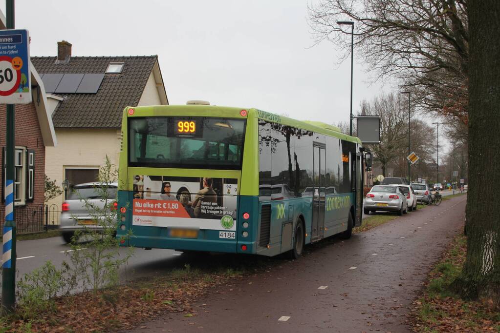 Stadsbus botst op bestelbus