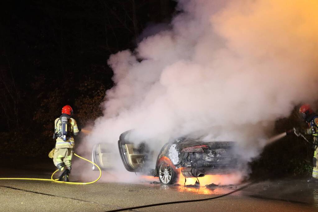 Auto gaat in vlammen op