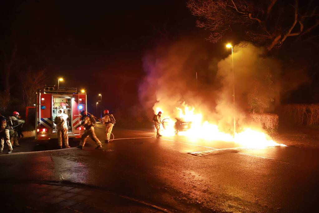 Auto gaat in vlammen op